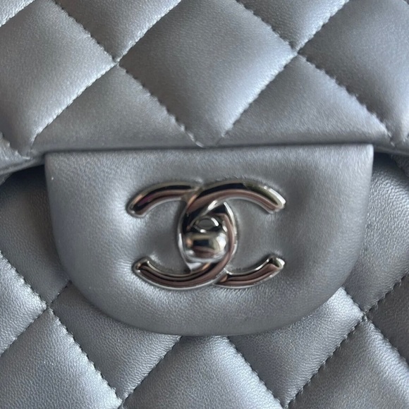 Chanel Silver Large Lambskin Flap Shoulder Bag- 100% Authentic & Rare - Picture 4 of 14